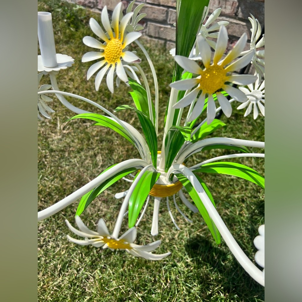 Vintage TOLE Metal Daisy Flower Light FIXTURE Chandelier 5 Arms 10 Flowers.
